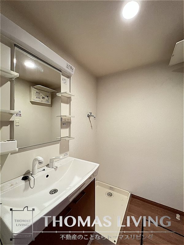 洗面設備　広々とした脱衣スペース御座いますよ。