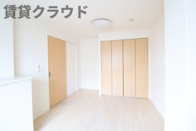 その他部屋・スペース　広くて明るい寝室