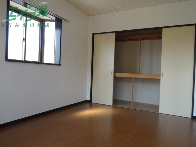 収納　同型参考写真