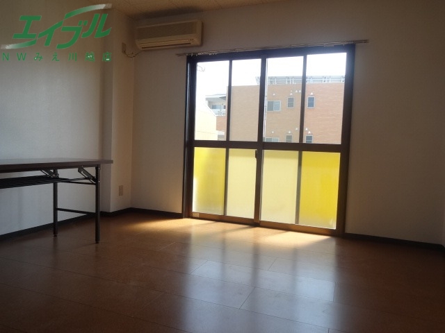 居室・リビング　同型参考写真