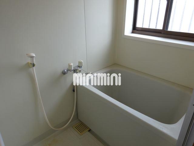 バス・シャワールーム　窓があり換気ができる浴室です