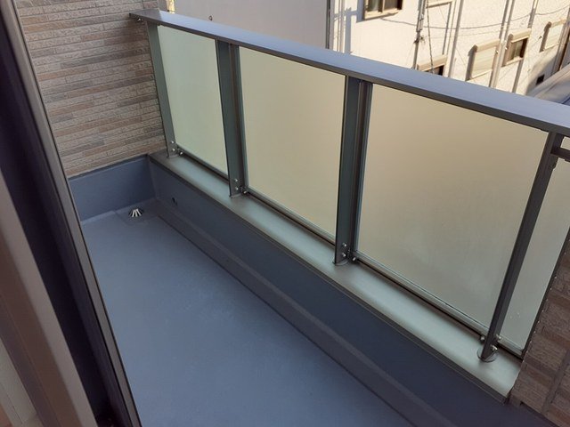 バルコニー　バルコニーからの眺めを楽しみながら食事をしませんか