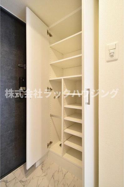 玄関　反転タイプとなります。