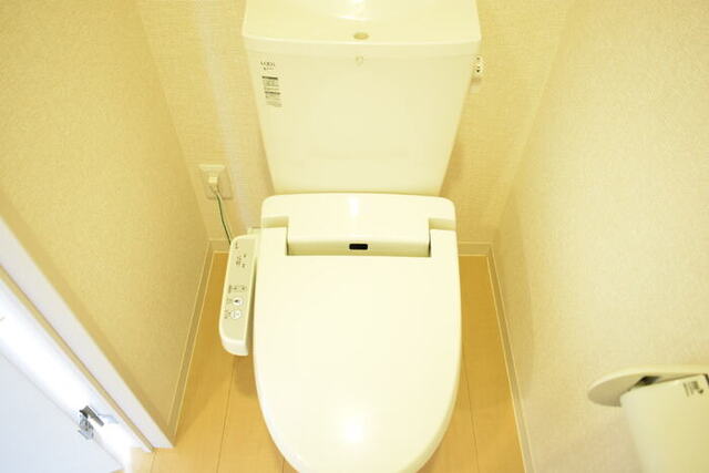 トイレ　温水洗浄暖房便座