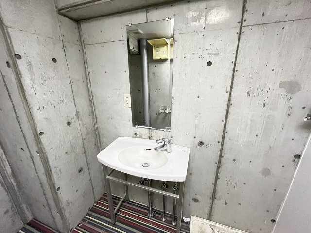 洗面設備　スペースが確保できる洗面所です