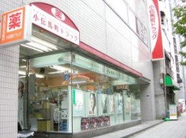 ドラックストア　小伝馬町ドラッグ（ドラッグストア）まで292m