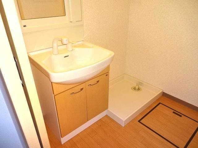 洗面設備　※別号室の写真です。