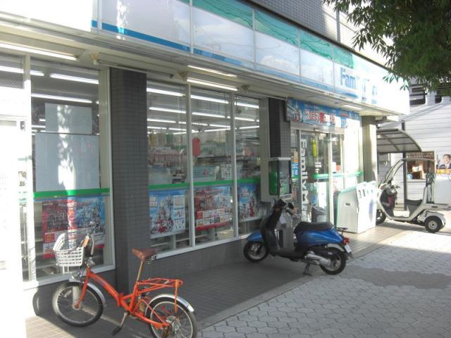 コンビニ　ファミリーマート阿倍野王子町店（コンビニ）まで110m