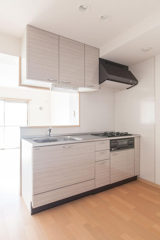 キッチン　3口コンログリル付システムキッチン