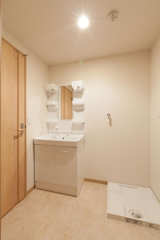 洗面設備　シャンプードレッサーは間口75センチあります。