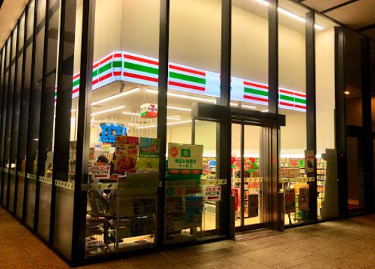 コンビニ　セブンイレブ上野イーストタワー店（コンビニ）まで111m