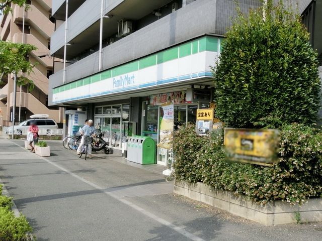 コンビニ　ファミリーマート（コンビニ）まで450m