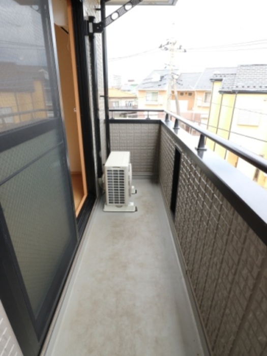 バルコニー　開放的で明るい空間を演出してくれるバルコニーです