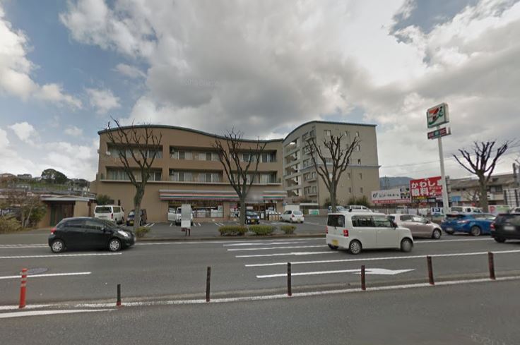 コンビニ　セブンイレブン 八幡三ケ森店（コンビニ）まで204m