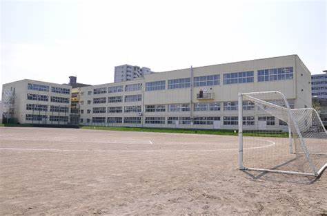 中学校　札幌市立北辰中学校（中学校）まで964m