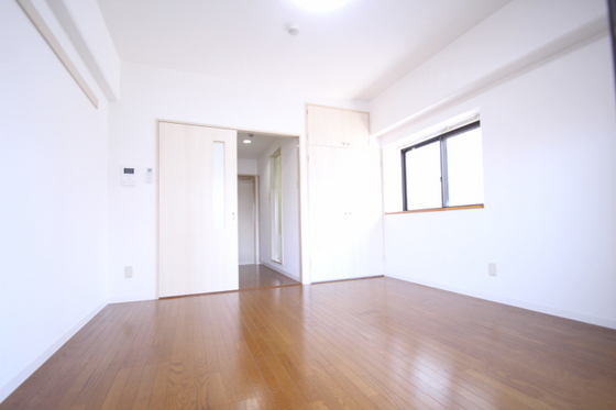 居室・リビング　※別号室の写真です