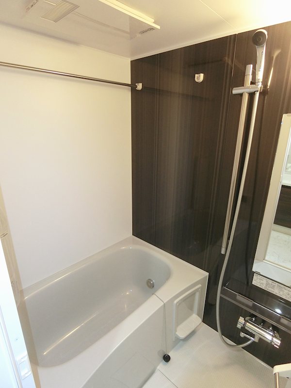 バス・シャワールーム　ゆとりあるバスルーム　トイレと別