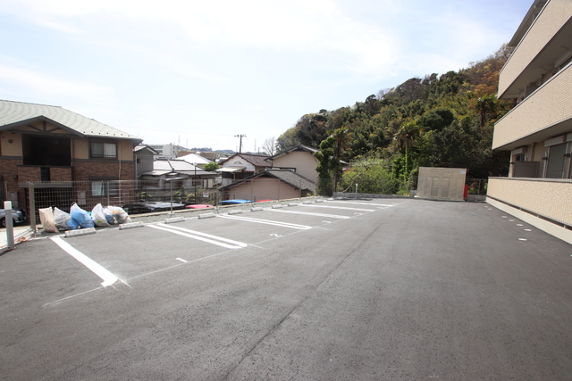 駐車場　駐車場要空き確認