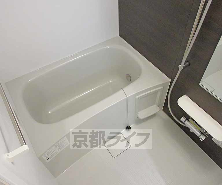 バス・シャワールーム　落ち着いた色合いでリラックス・