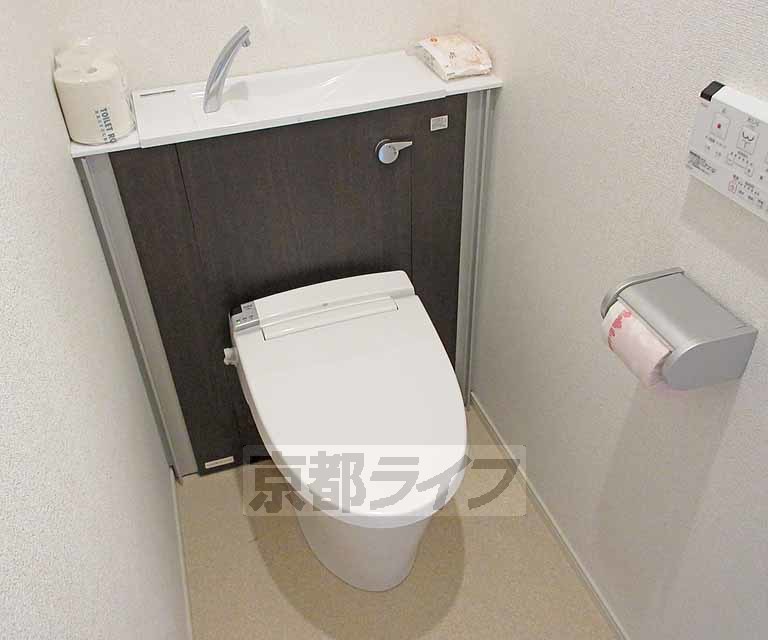 トイレ　ウォシュレット付き・