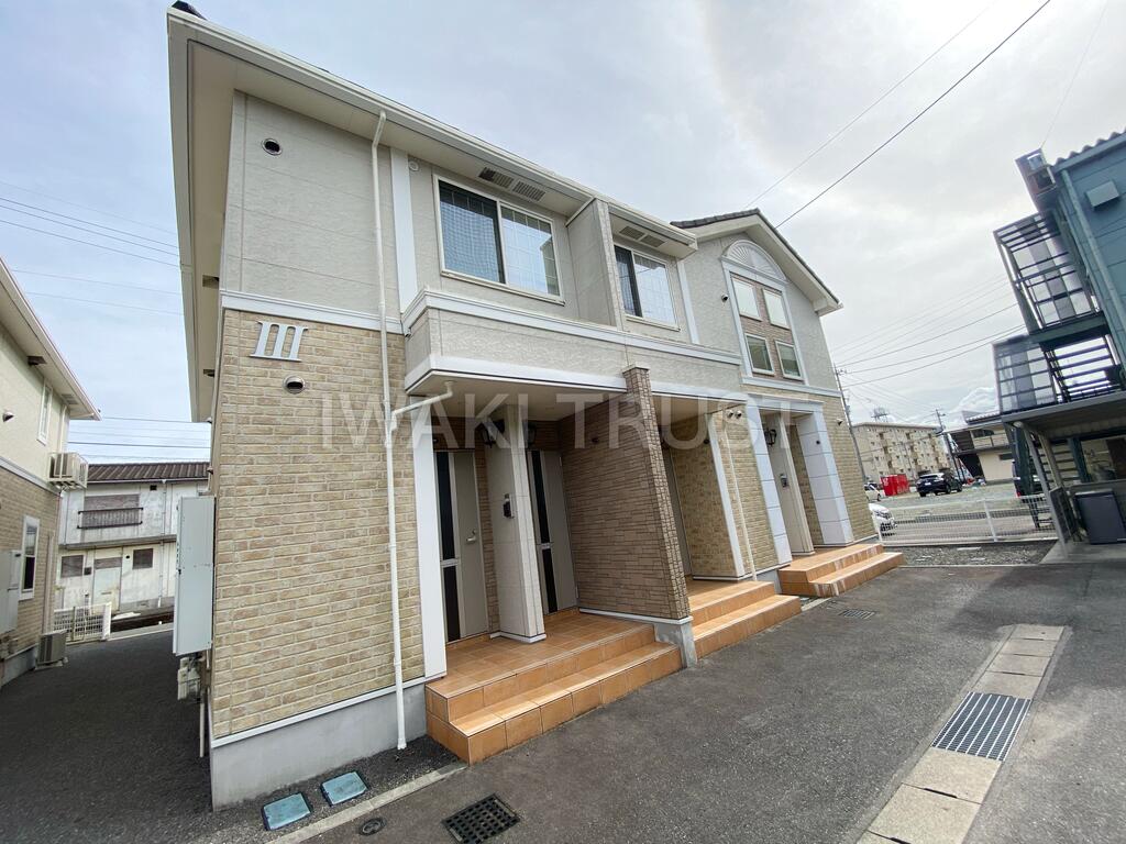 建物外観　全面に建物がなく、日差しがたっぷり入ります！