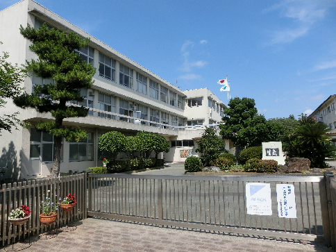 中学校　浜松市立蜆塚中学校（中学校）まで684m
