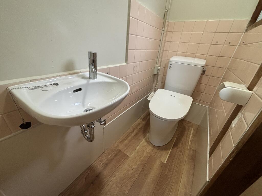 南海本線 七道駅 徒歩20分 2階建 築53年のトイレ写真