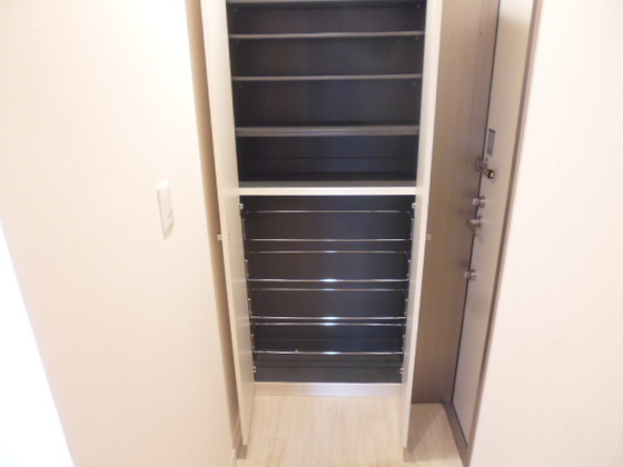 玄関　※掲載写真は同マンション別部屋参考写真となります。