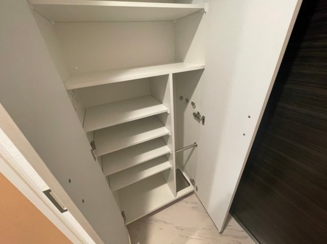 収納　イメージとして同建物他部屋を表示しています