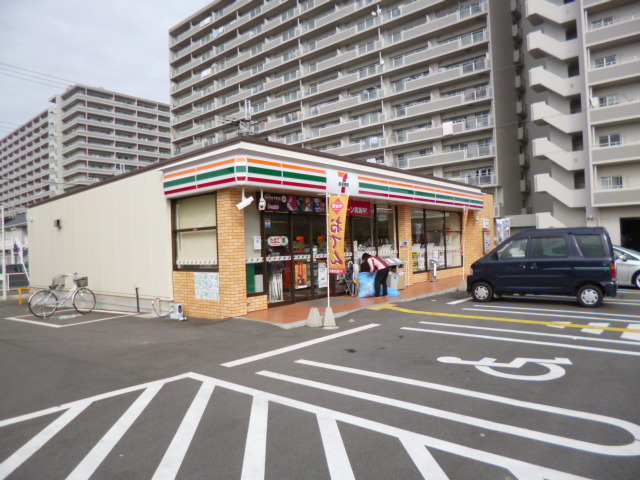 コンビニ　セブンイレブン（コンビニ）まで400m