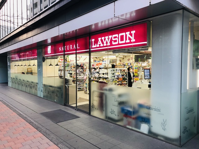 コンビニ　ナチュラルローソン 新横浜二丁目店（コンビニ）まで108m
