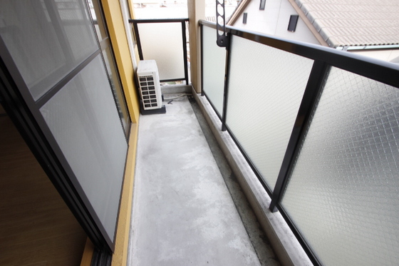 バルコニー　※掲載写真は同マンション別部屋参考写真となります。