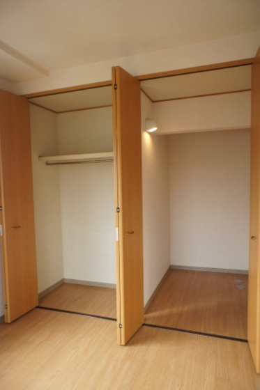 収納　※掲載写真は同マンション別部屋参考写真となります。