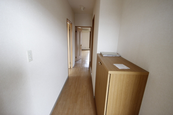 玄関　※掲載写真は同マンション別部屋参考写真となります。