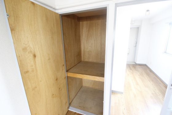 収納　※掲載写真は同マンション別部屋参考写真となります。