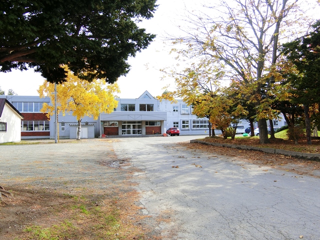 小学校　江別市立対雁小学校（小学校）まで743m