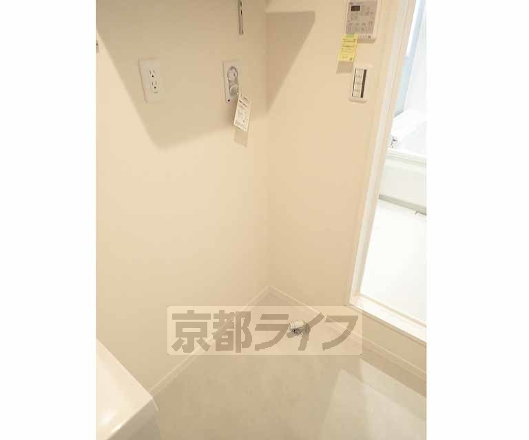 その他設備　脱衣所に洗濯機が置けます。