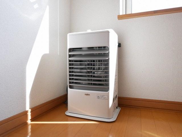 その他設備　経済的な灯油暖房です！