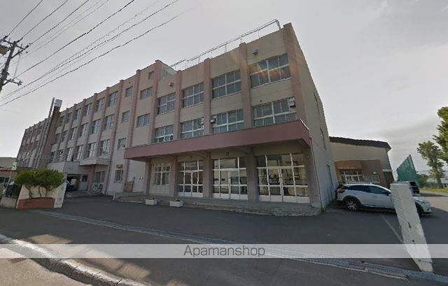 中学校　篠路中学校（中学校）まで593m