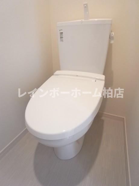 トイレ　温水洗浄便座です