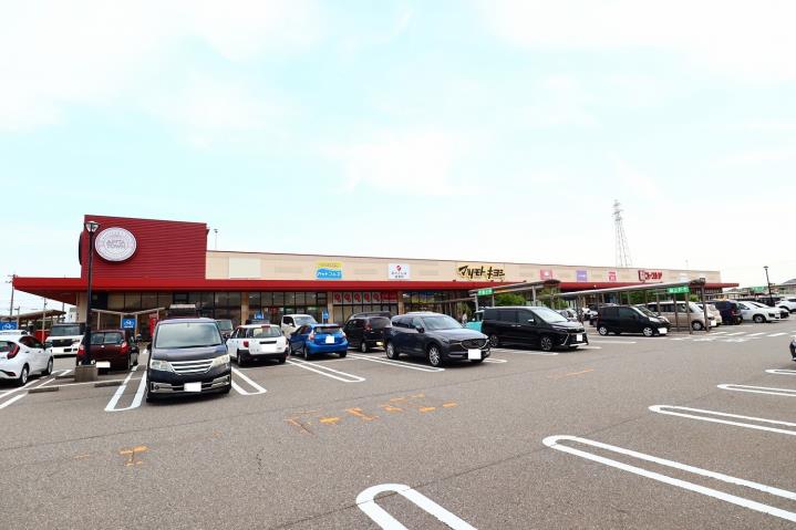 スーパー　ユニー（株）／ピアゴ金沢ベイ店（スーパー）まで708m