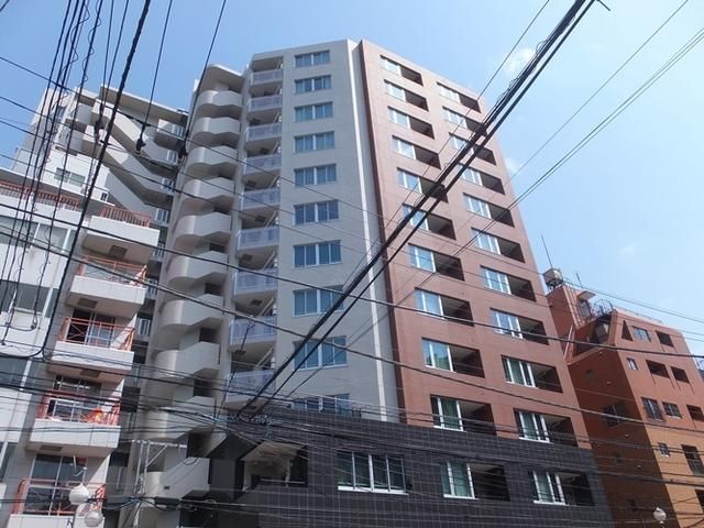 建物外観　近隣にコンビニ・スーパーあり便利