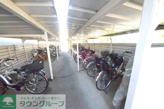 その他共有部分　屋根付きの駐輪場です