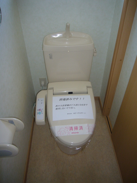 トイレ　温水洗浄便座