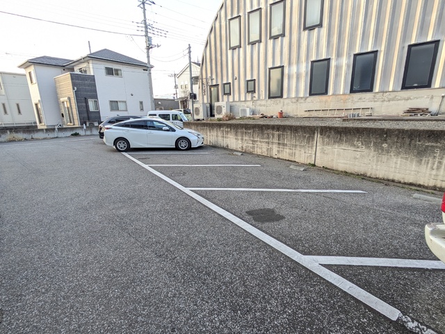 駐車場　敷地内駐車場