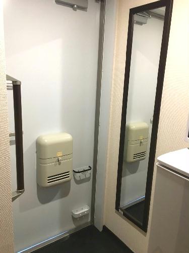 玄関　全身鏡付き