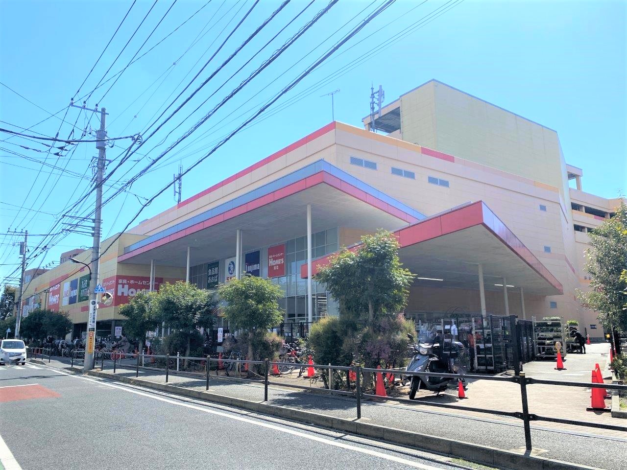 ショッピングセンター　ファッションセンターしまむらホームズ仙川店（ショッピングセンター）まで432m