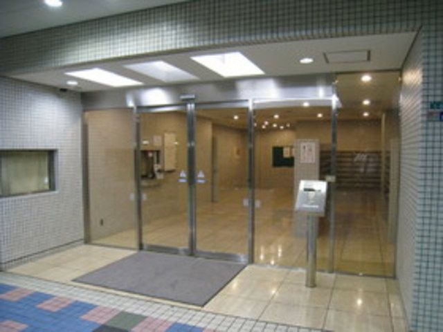 エントランス　★分譲マンションらしい重厚なエントランスですね。もちろんオ…
