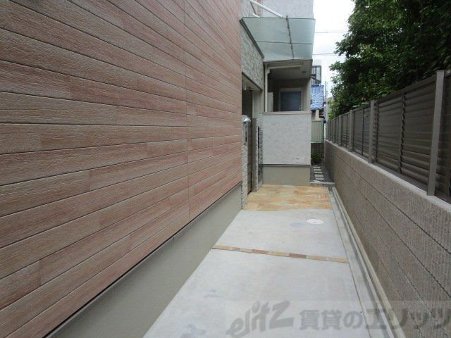 エントランス　庭