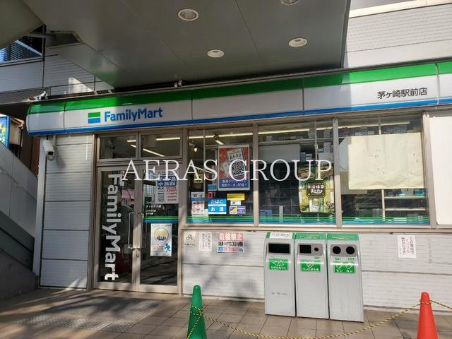 コンビニ　ファミリーマート 茅ヶ崎駅前店（コンビニ）まで210m